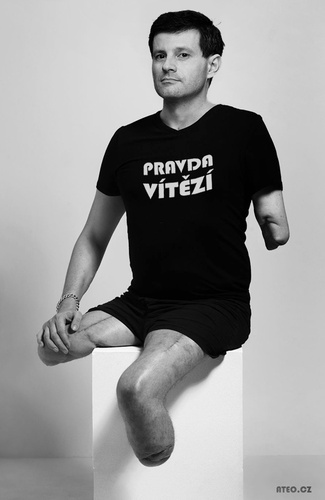 Jedna ruka netleská
